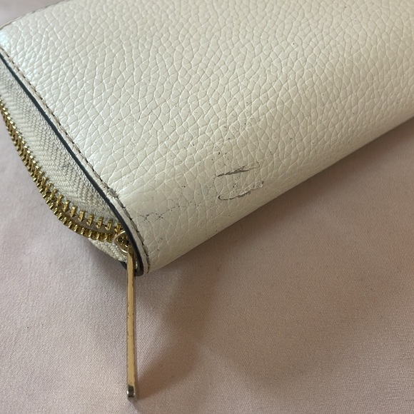 Michael Kors White Oversized Jet Set Leather Travel Wallet - Picture 6 of 6